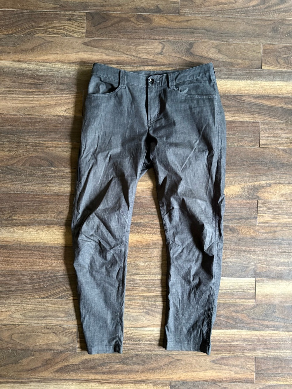 Arc'teryx Men's Chinos in Dark Gray